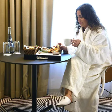 Mercure Centre Gare Hotel 4*