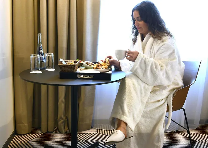 Mercure Centre Gare Hotell 4*